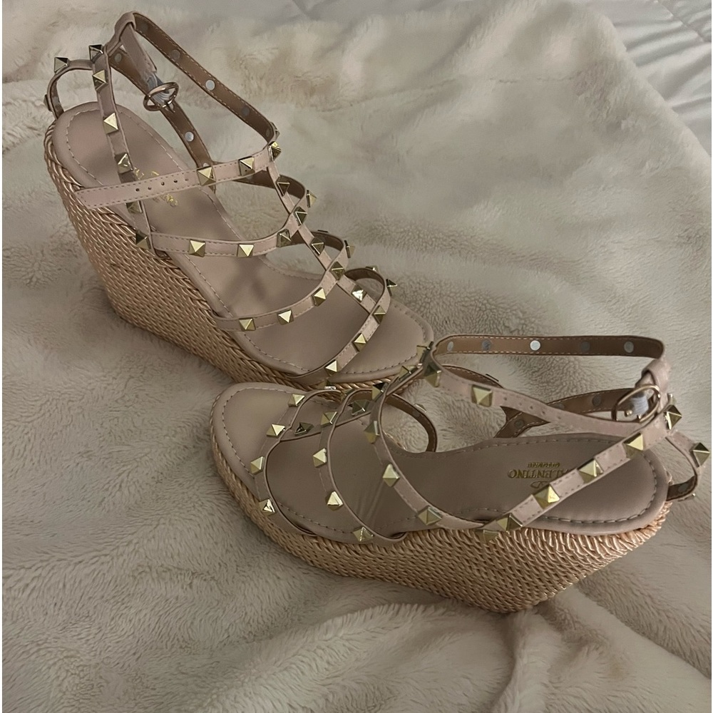 Brand New Never Worn Valentino Garavani Rockstud Wedge size 38